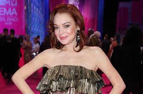 Lindsay Lohan posts completely nude snap from throwback Playboy。